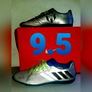Soccer indor shoes